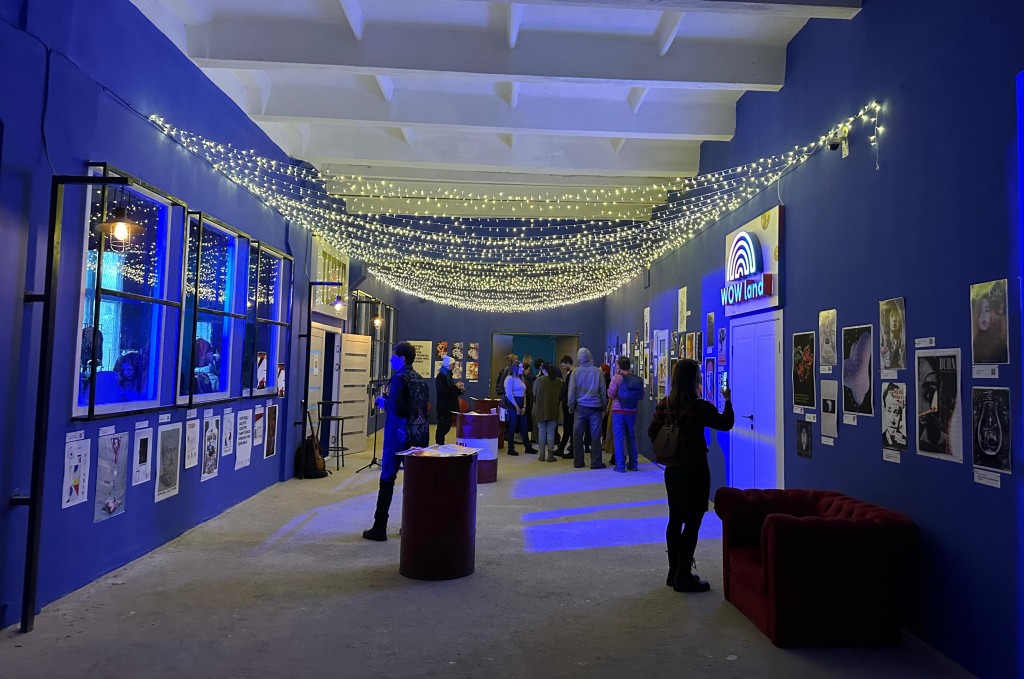 Перспектива: Қарағандыда плакаттар мен плакаттар көрмесі жұмыс істейді