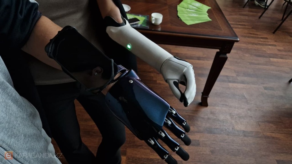 В Караганде представили современные киберпротезы: новые возможности для людей с особенностями