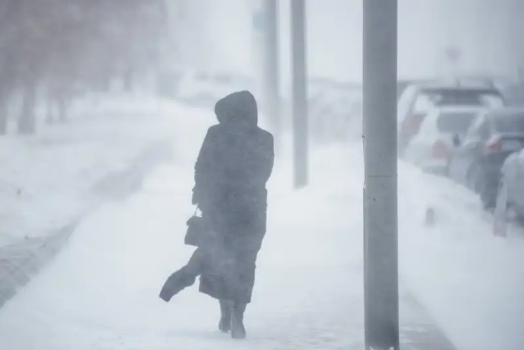 Сильный ветер и резкое похолодание: казахстанцев предупредили о надвигающейся стихии