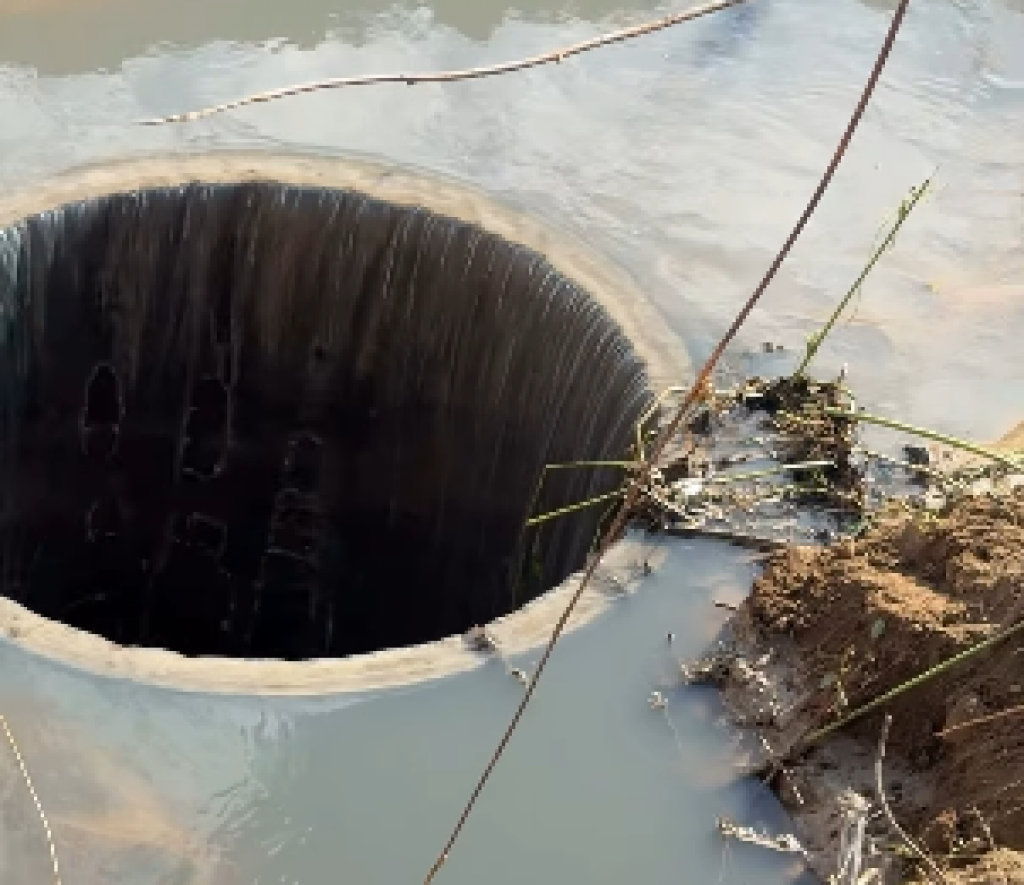 В Караганде произошла авария на коллекторе: ситуацию устранили, но проблемы остаются