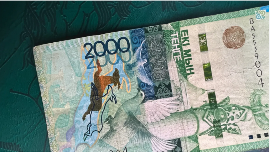 Размер средних зарплат назвали в Казахстане