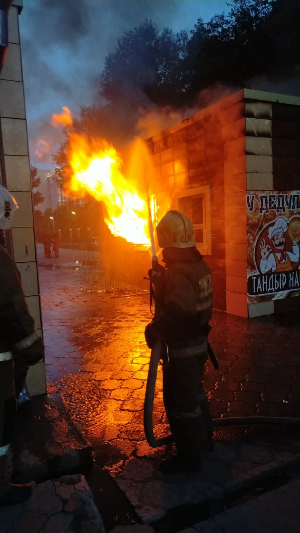 За ночь в Караганде произошло два пожара