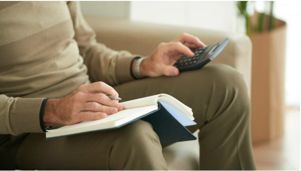 Казахстанцы снова начали вывод пенсионных средств на лечение и жильё