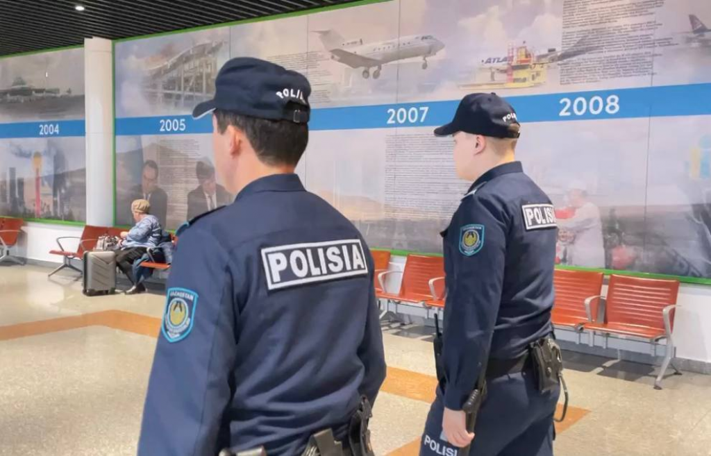 Более 500 нелегальных таксистов привлекли к ответственности транспортные полицейские