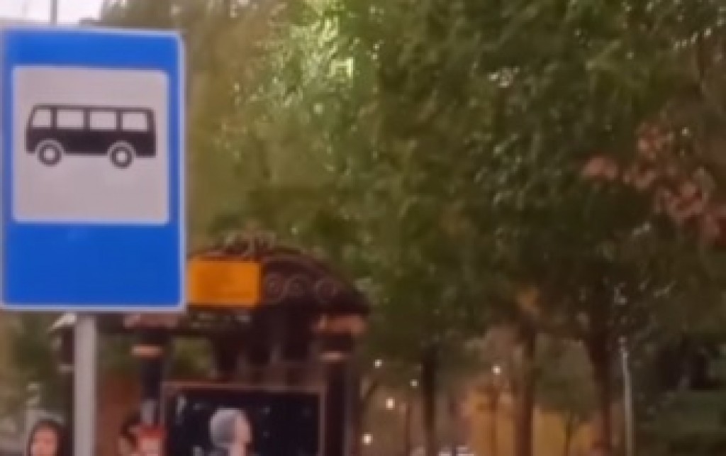 В Караганде заменили искрящийся кабель на железнодорожном вокзале