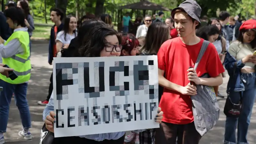 Учим матчасть: что считается нецензурной бранью в РК, за которую положен штраф или арест