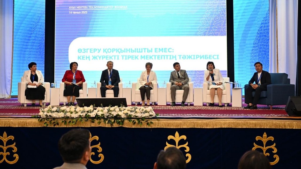 Около 200 директоров школ обсудили развитие сельского образования на августовском саммите NIS в Осакаровке