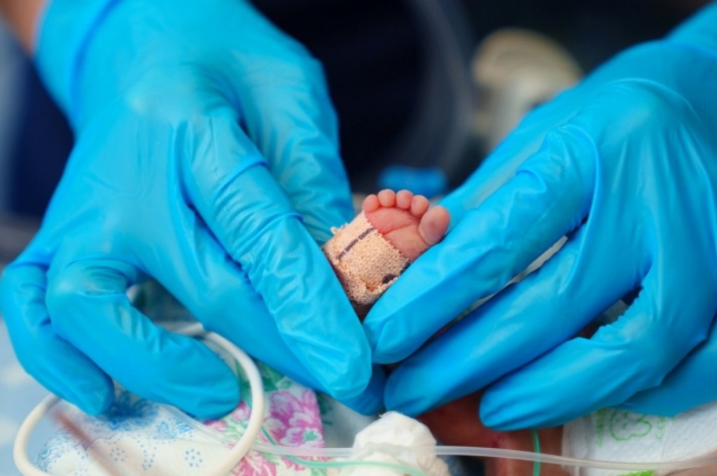 Новорожденного со сложным пороком прооперировали карагандинские медики