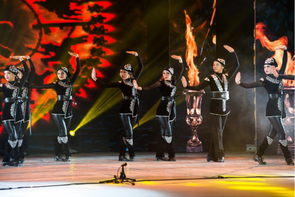 Ирландский степ и казахский кюй переплелись в выступлениях карагандинских танцоров