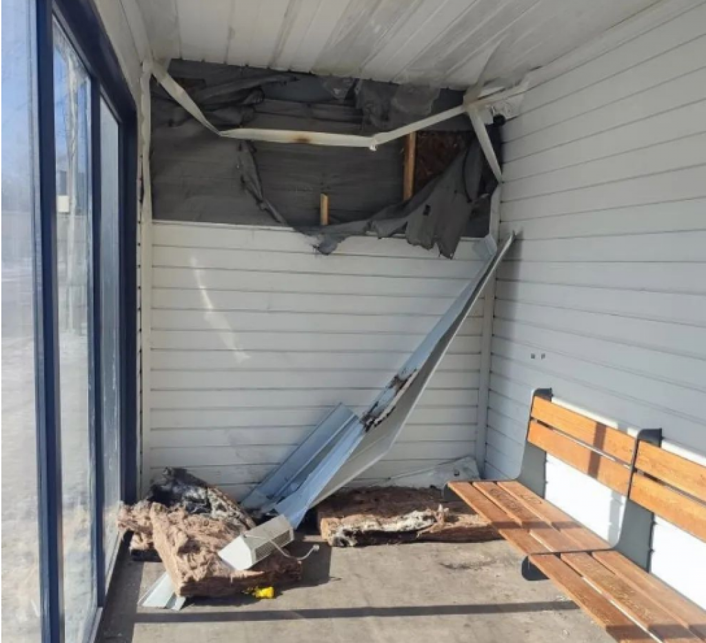 В Караганде вандалы разворотили остановку на «Политехе»