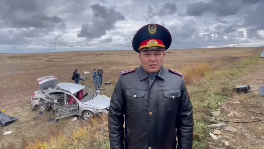 В Карагандинской области после столкновения легкового автомобиля и автобуса погибли два человека