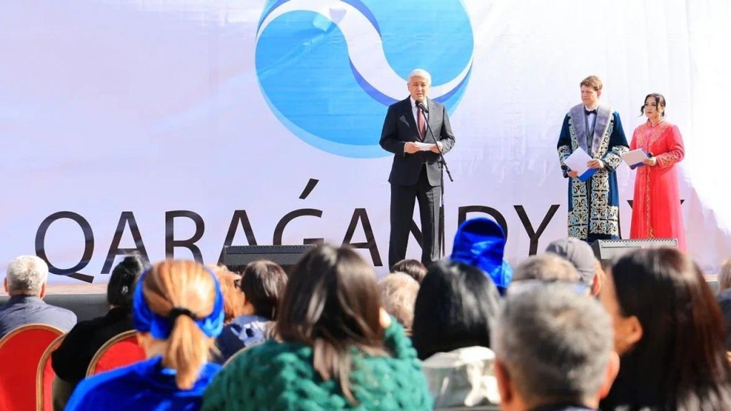 В Караганде поздравили работников ЖКХ с профессиональным праздником