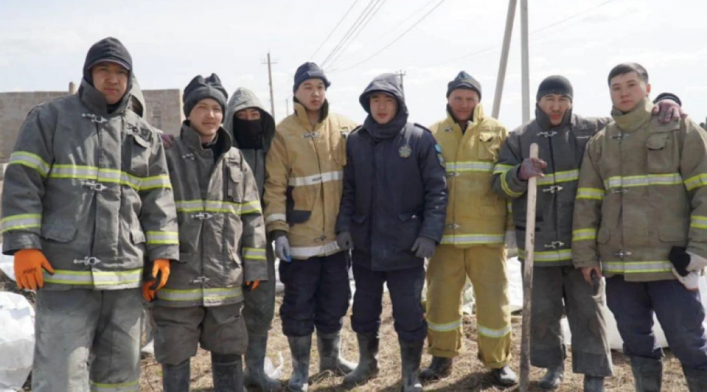 В борьбе с паводками помогают студенты Карагандинского вуза