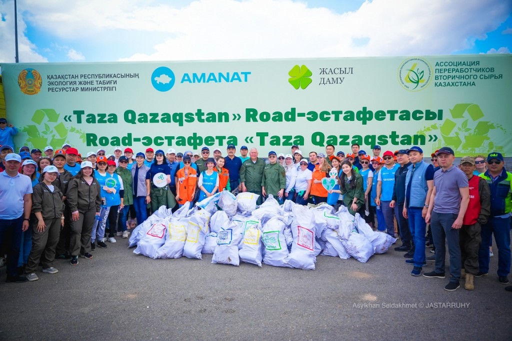 Будем убираться: road-эстафета в рамках акции «Таза Қазақстан» стартовала в Караганде
