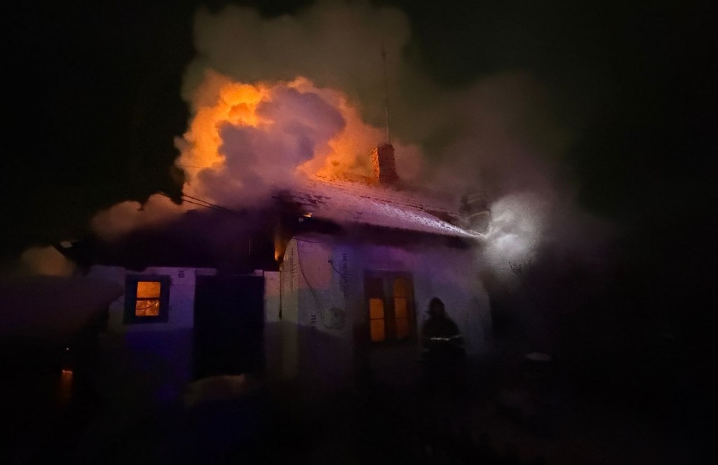 В Карагандинской области в минувшие выходные во время пожара пострадали два человека