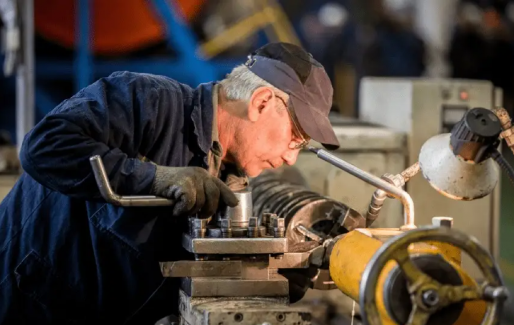 Свыше 7 млн человек в Казахстане трудятся наемными работниками