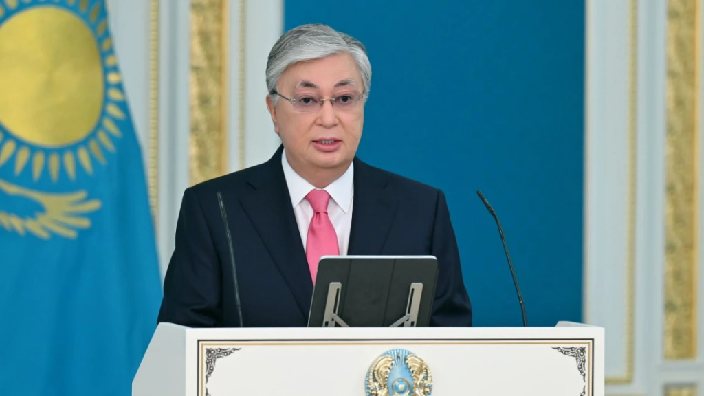 Токаев поздравил казахстанцев с Днём Победы