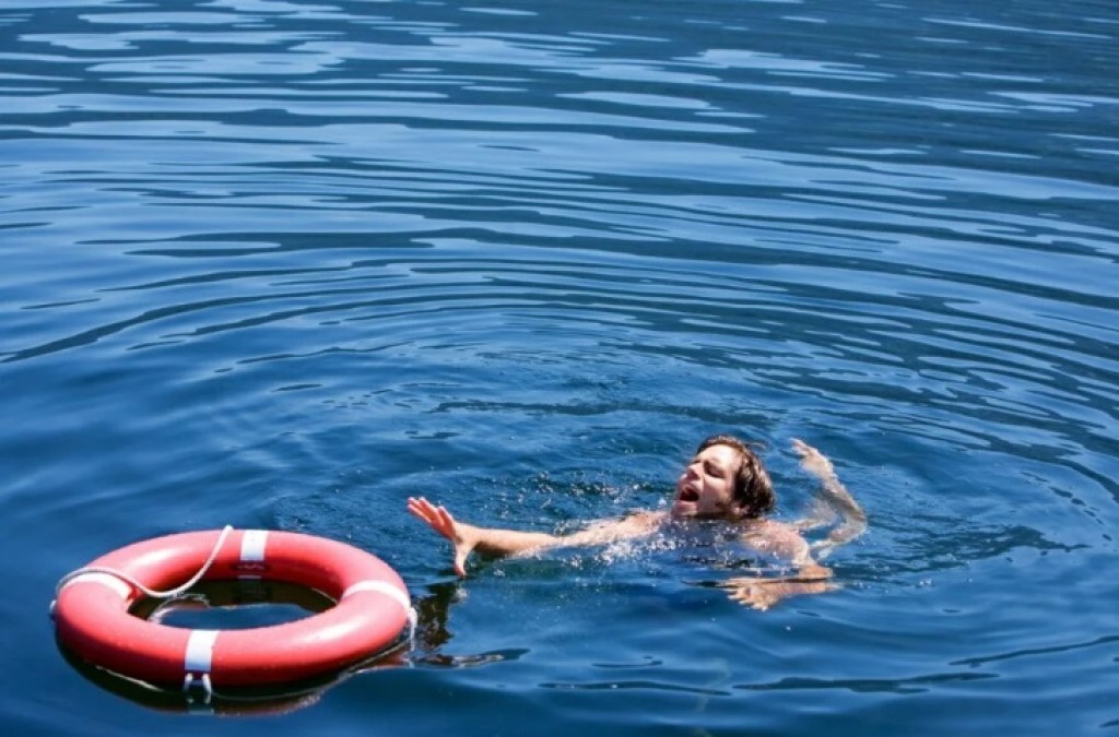 Карагандинцам рассказали, как обезопасить себя от несчастных случаев во время купания
