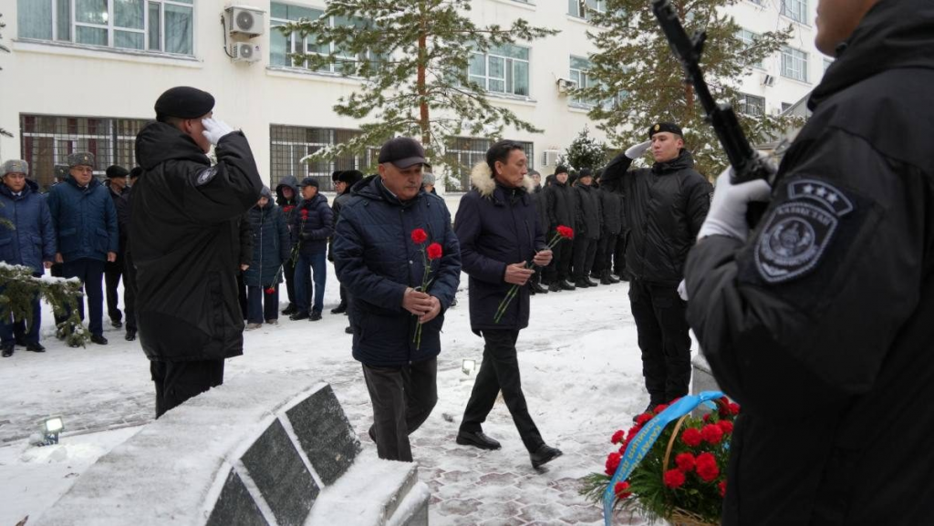 Ветеранов органов внутренних дел почтили в Караганде