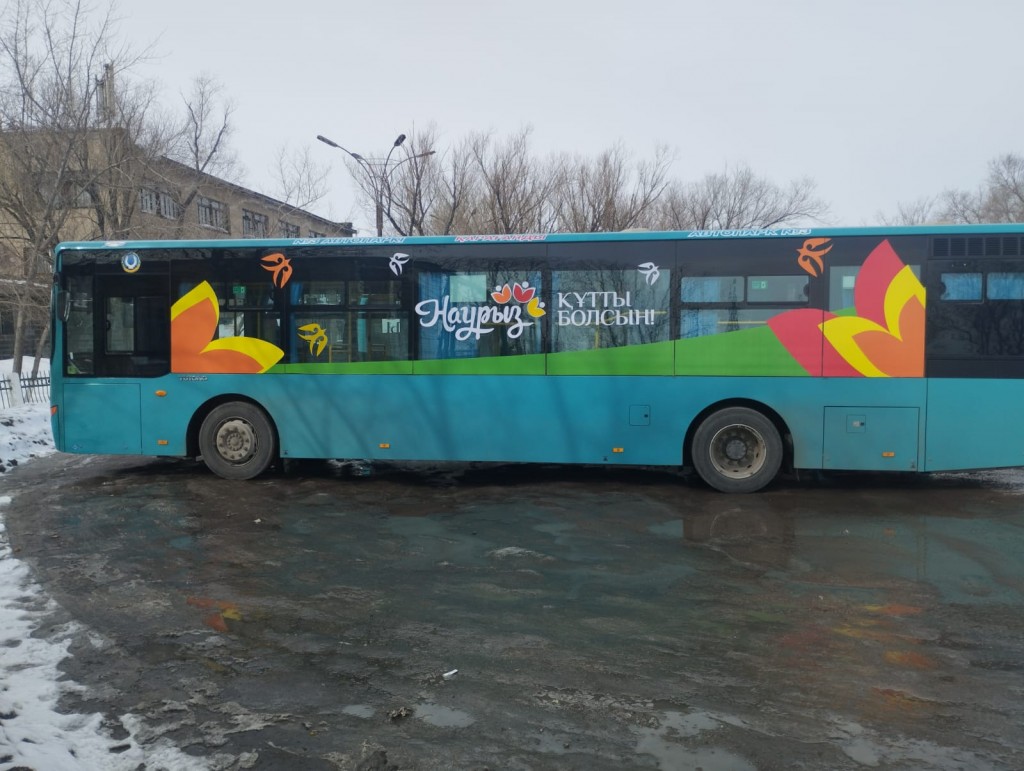 В Караганде автобусы украсили к Наурызу