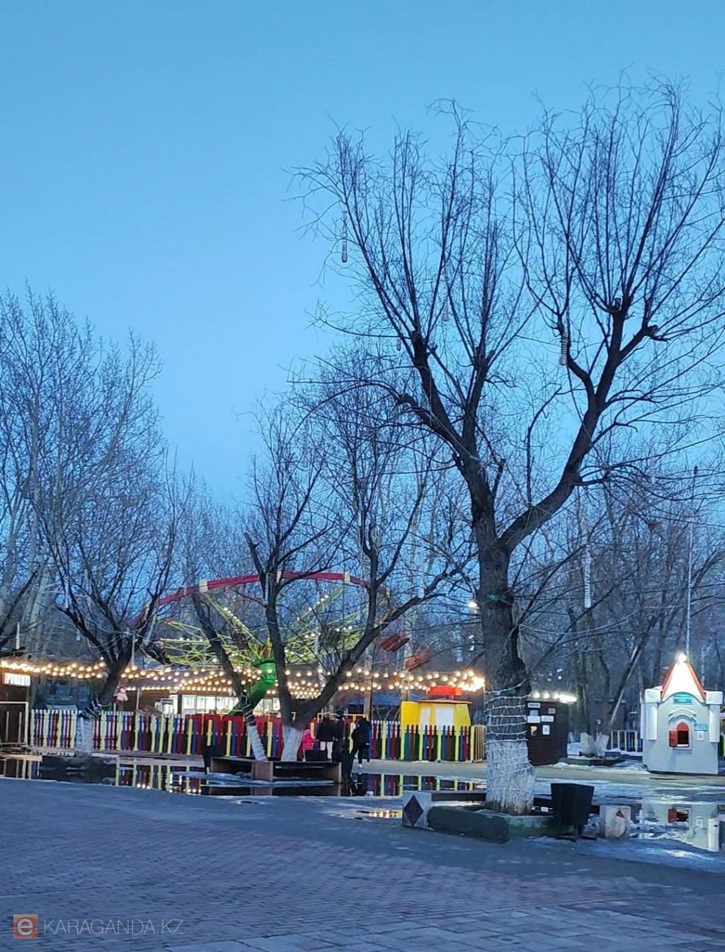В Центральном парке Караганды работают некоторые аттракционы