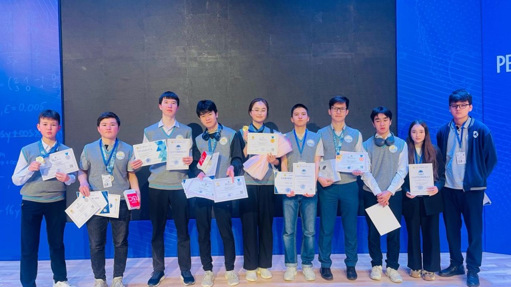 Карагандинские школьники вернулись с республиканских олимпиад с медалями