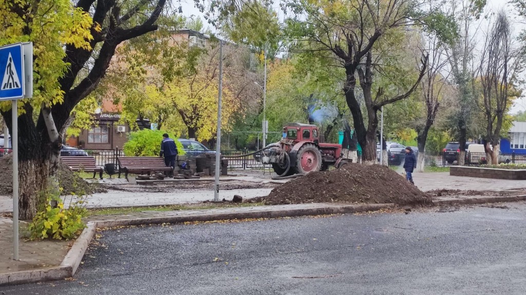 Почему в Караганде до сих пор не засыпали землей некоторые тепловые сети?