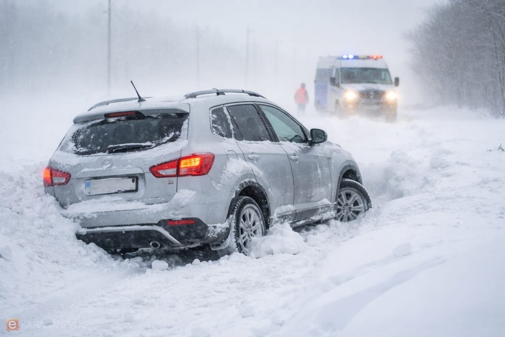 В Карагандинской области 15 человек оказались в снежном плену