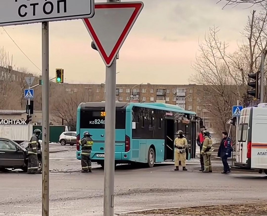 Карагандинцы получили травмы в ещё одном ДТП с участием автобуса