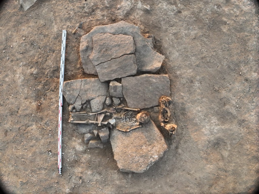 Сақтыққа түсуді қалайтын әйел туралы фильмді қараңыз.