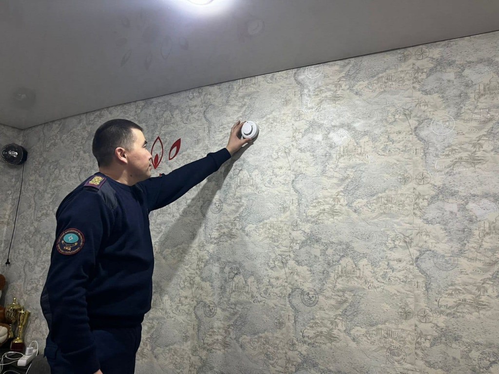 В домах карагандинцев бесплатно устанавливают датчики угарного газа