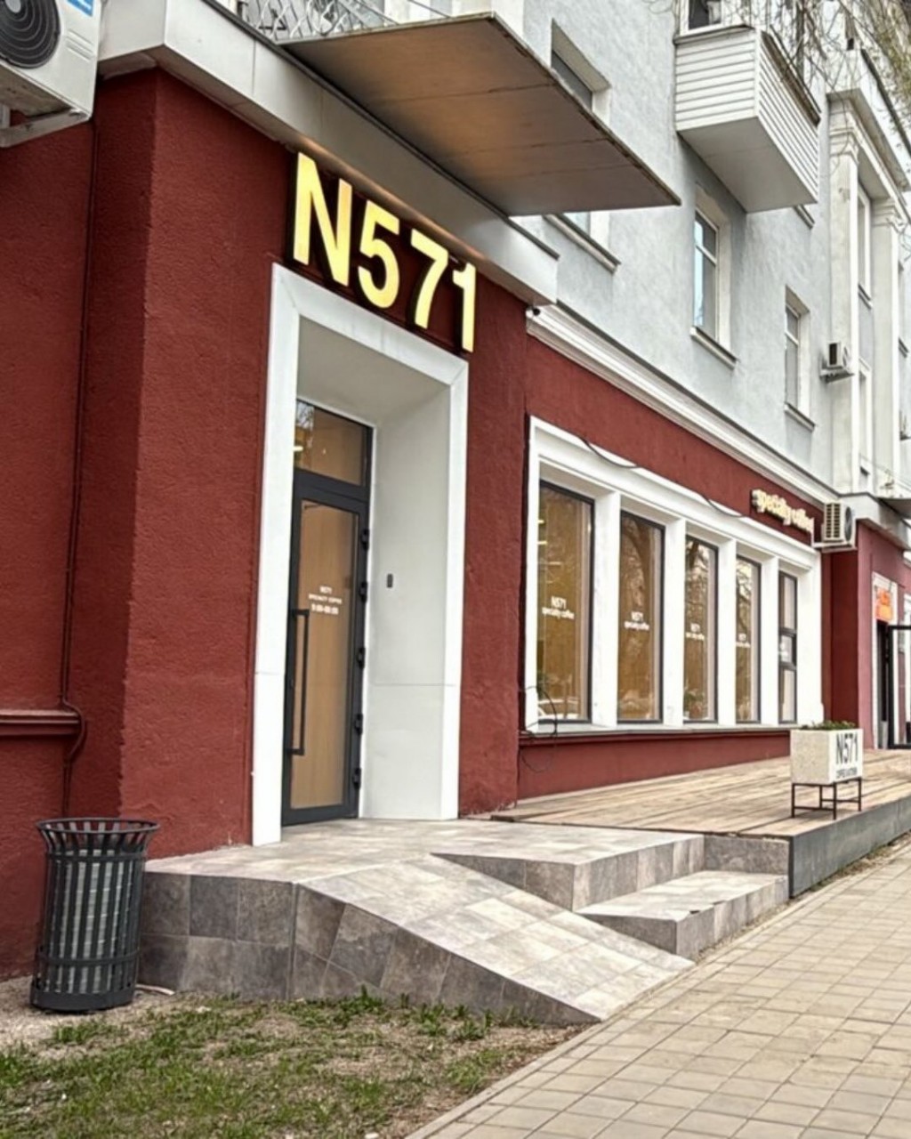 В Караганде предприниматели устанавливают урны в едином стиле