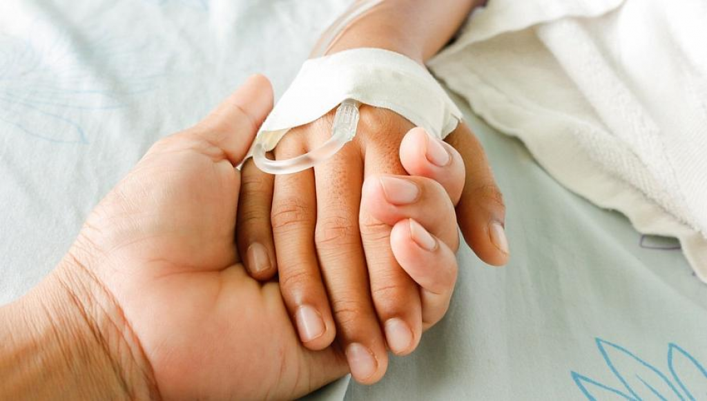 Эксперт предложил оплатить на возвращенные активы операции нуждающимся казахстанским детям