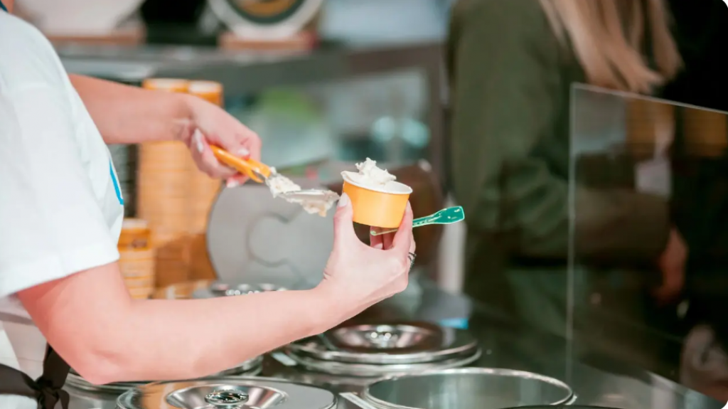 5400 подростков нашли работу на лето через биржу труда Казахстана