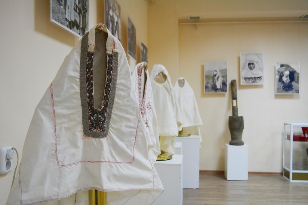 Егде жастағы әйелдердің кискаларының суреттері