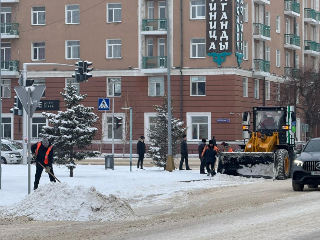 Караганду в усиленном режиме чистят от снега