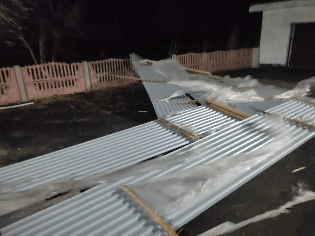 В Карагандинской области жителям пострадавших от урагана домов помогут с восстановлением. Власти объявят режим ЧС