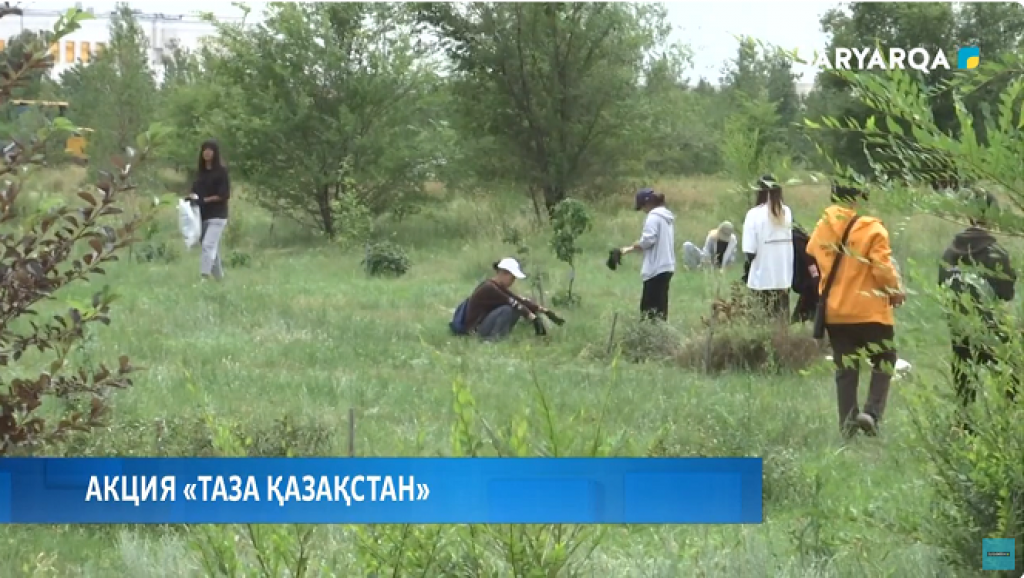 В Караганде на территории мечети Анет баба собрали весь мусор