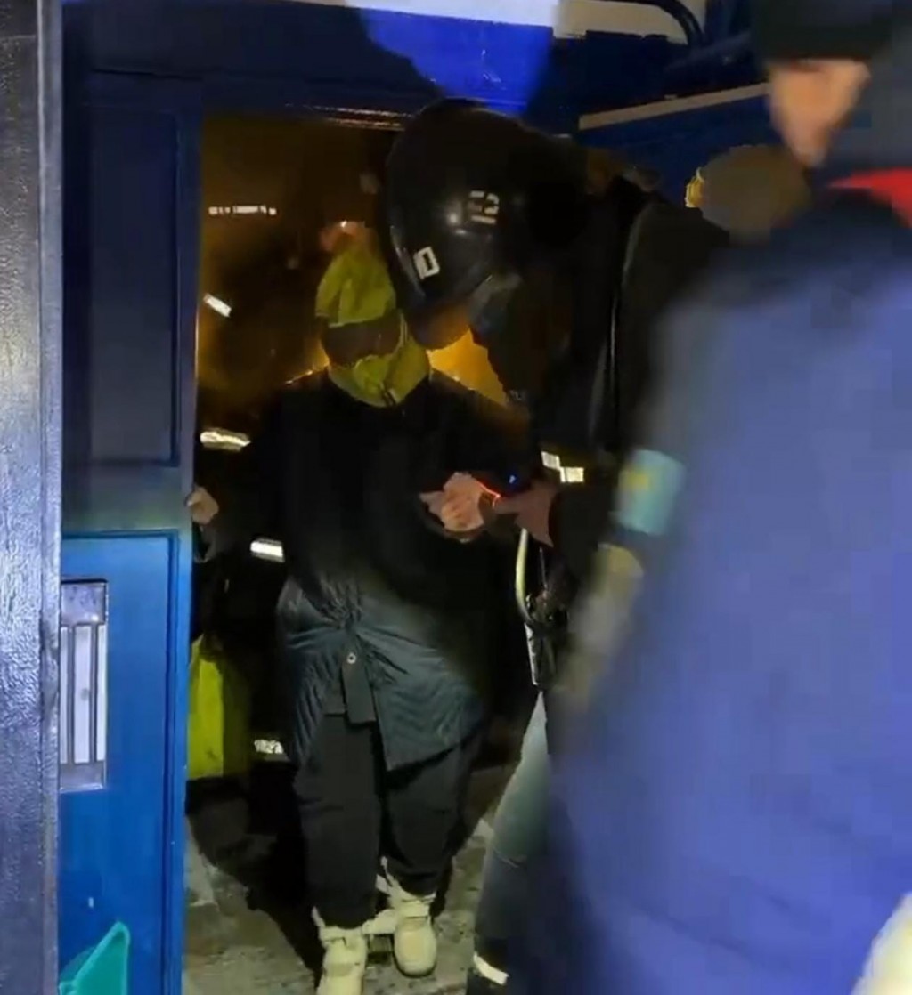 За выходные в Караганде спасли пожилую женщину и эвакуировали 25 человек