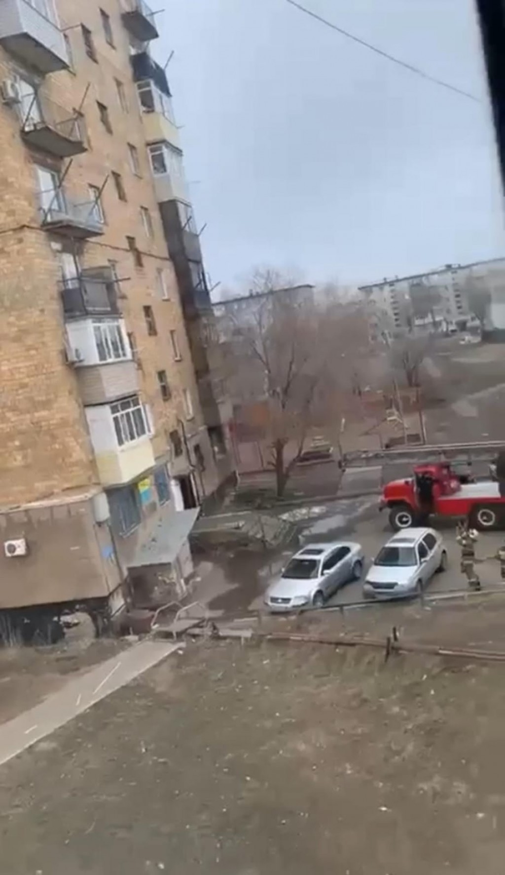 Женщина упала с восьмого этажа в Шахтинске