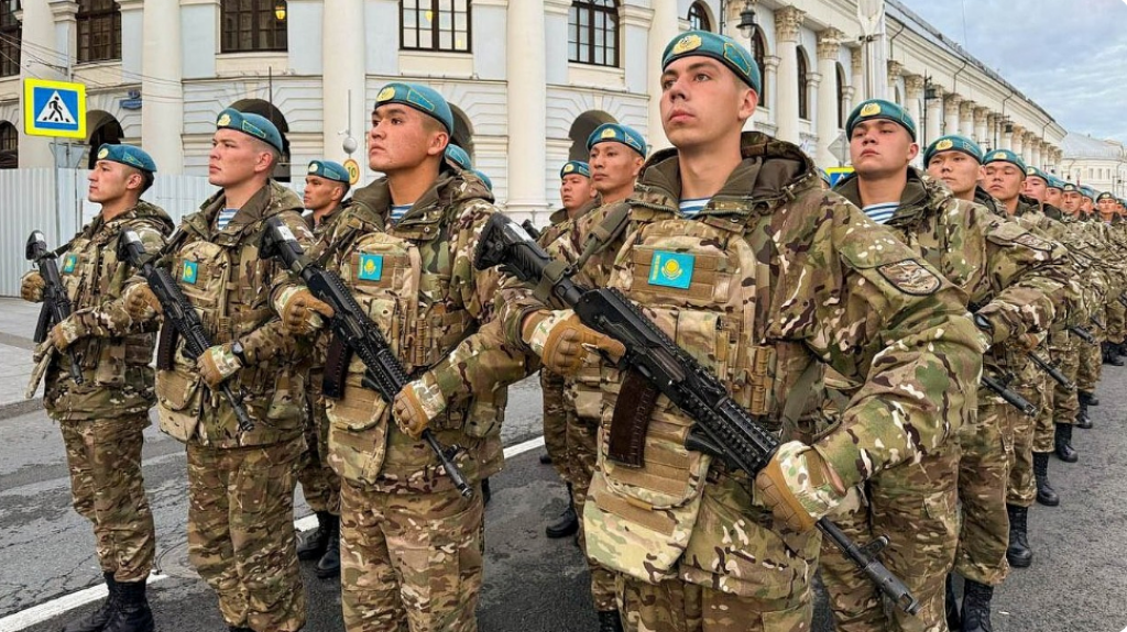 Секс қыздардың зәр шығару видеосы