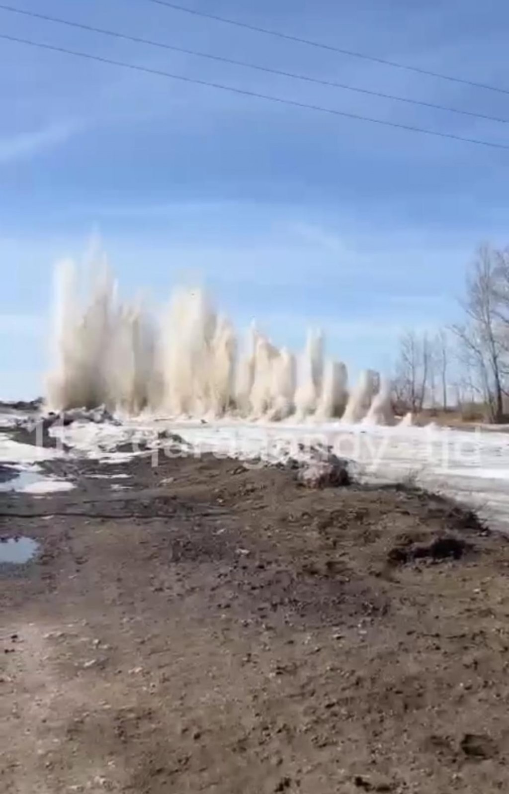 В Карагандинской области продолжают взрывать лёд на реках