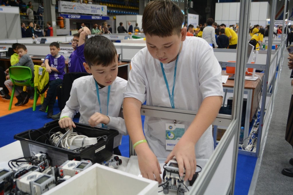 Итоги международного RoboLand-2023: кубок фестиваля остался в Караганде