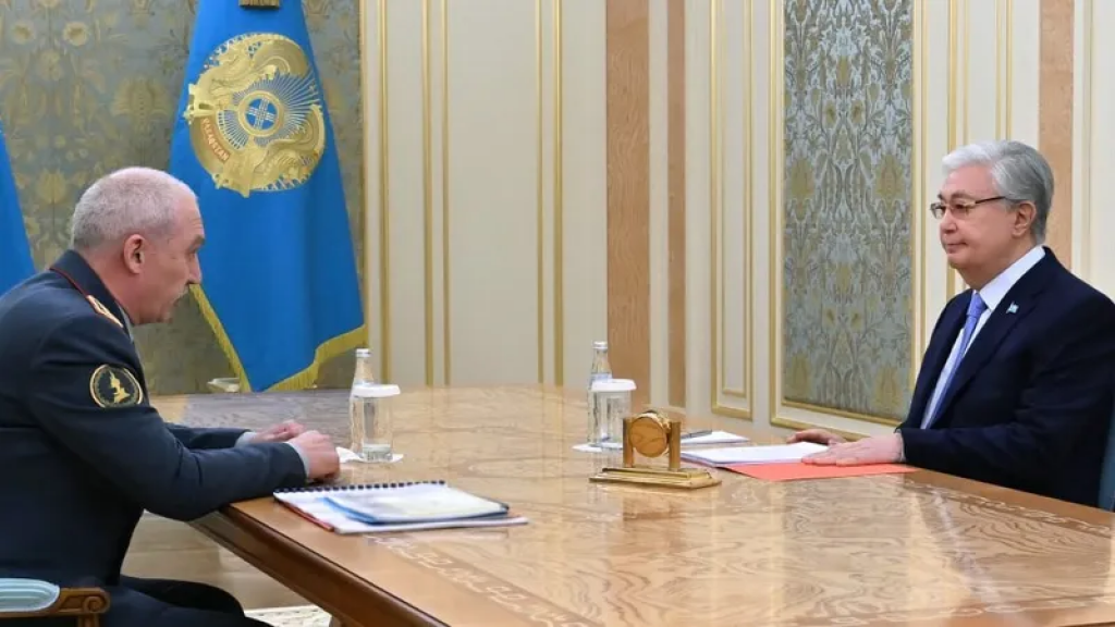 Токаев поручил министру обороны повысить боевой потенциал армии