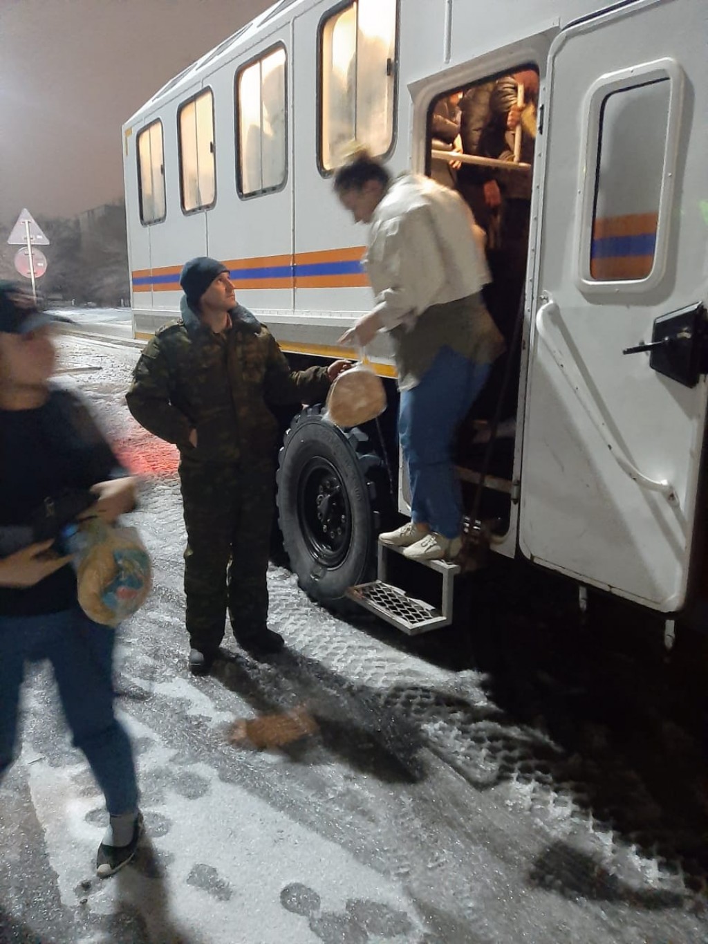 На автодорогах Карагандинской области эвакуировано 63 человека