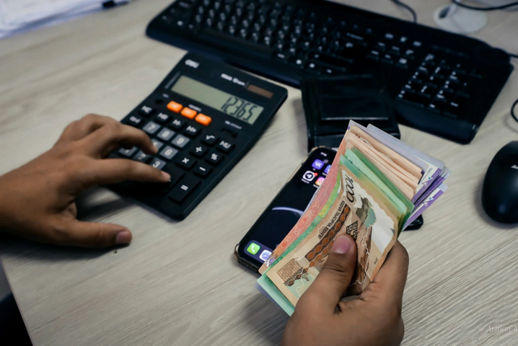 Многие зарабатывают до 150 тысяч тенге: Депутат поднял вопрос о дисбалансе в оплате труда