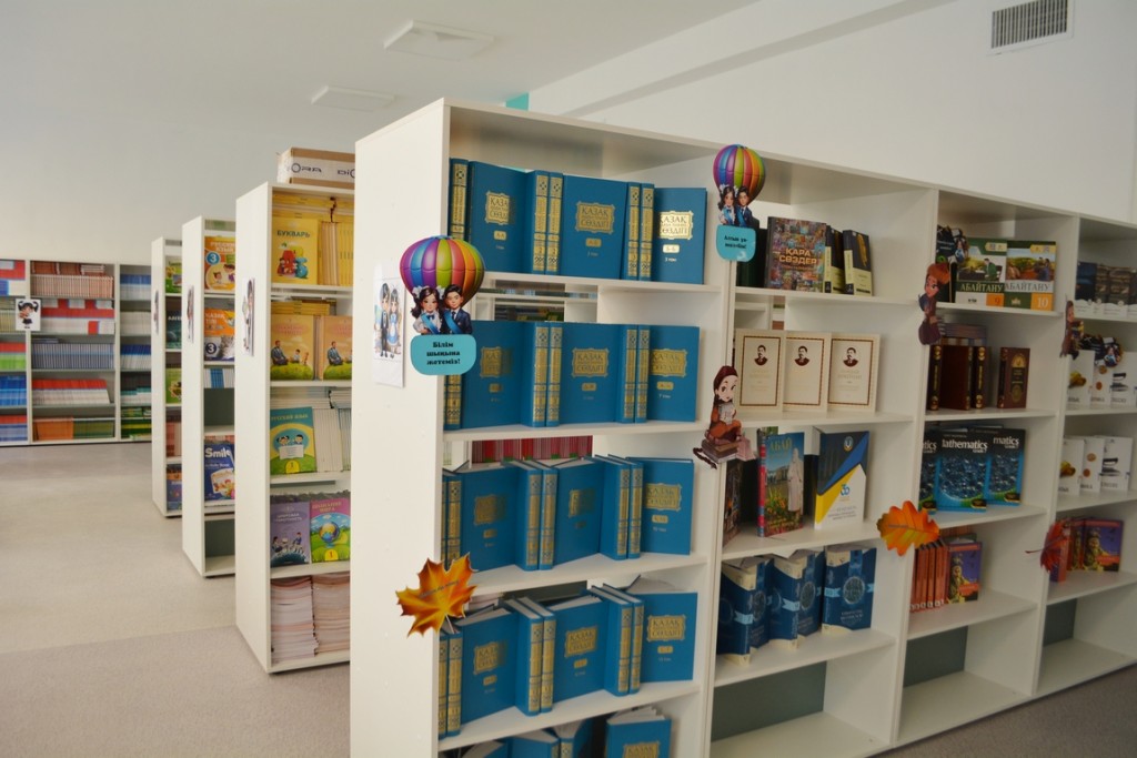 Проекты новых школьных учебников вынесены на обсуждение в Казахстане