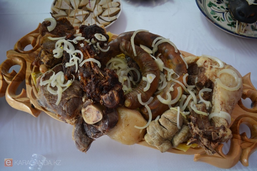 Сколько стоит казы в городах Казахстана