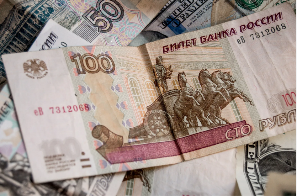 Интерес казахстанцев к рублю значительно упал