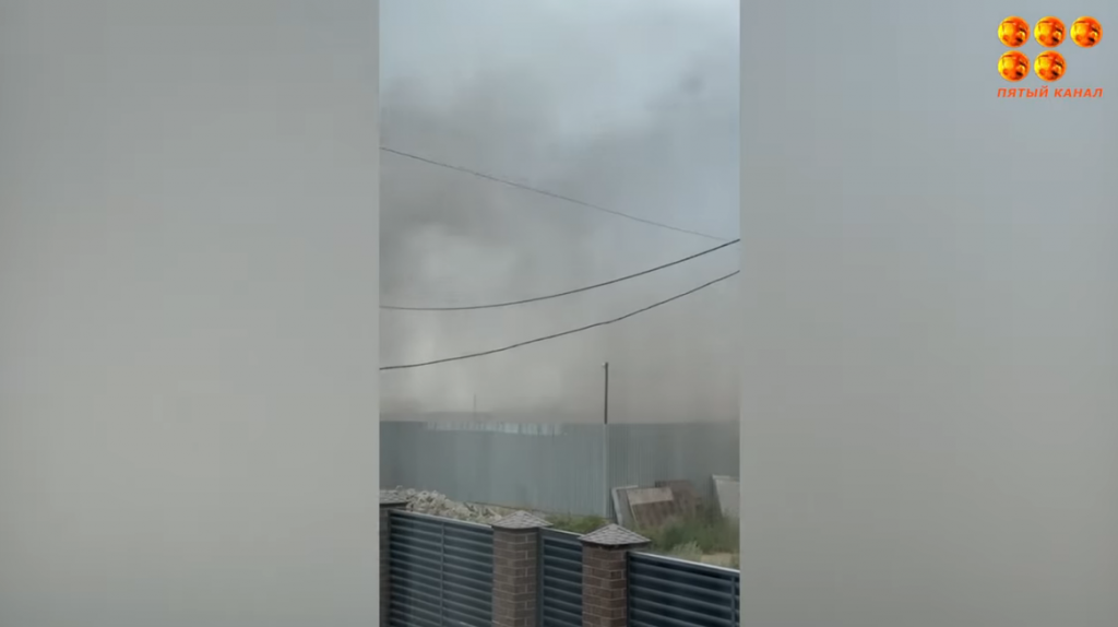 Жители микрорайона Кунгей борются с угольной пылью